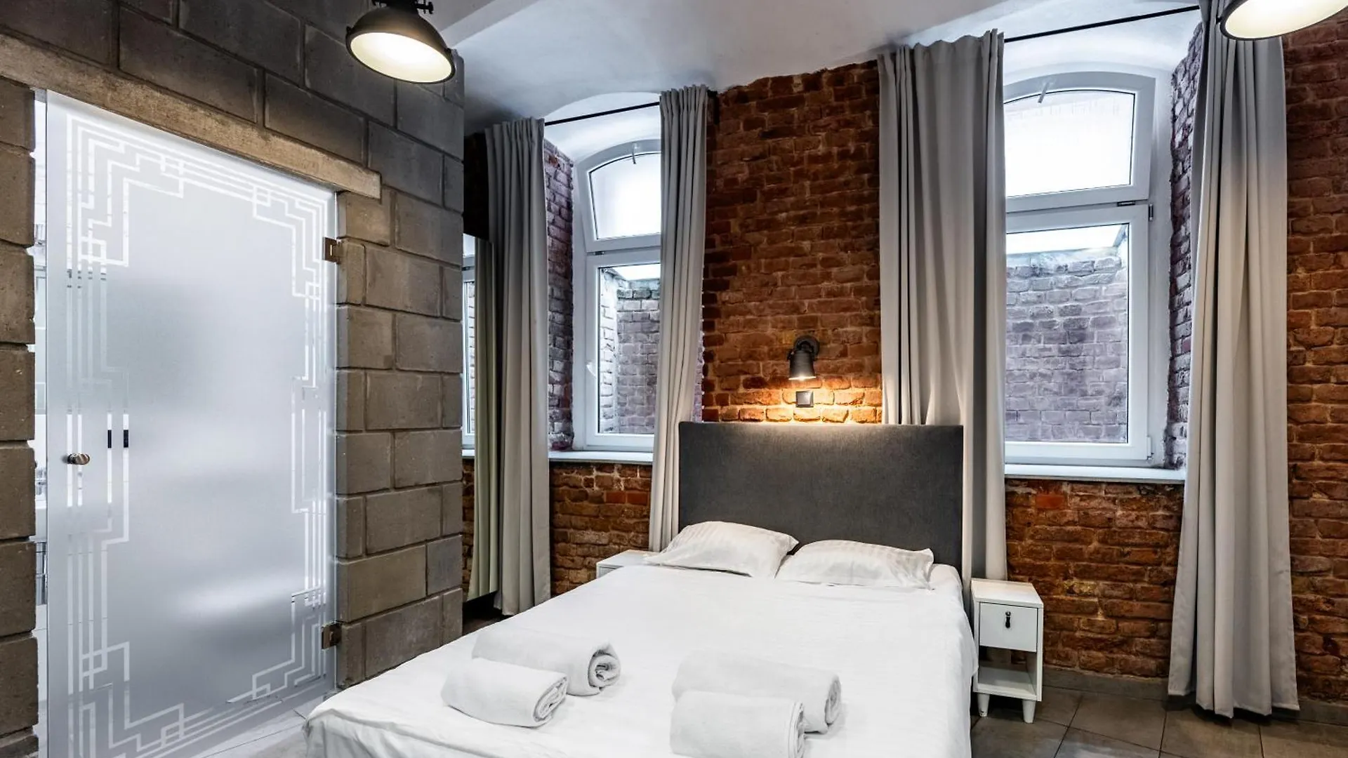 Rentplanet - Studio Strzalowa Poznań 0*,  Polska